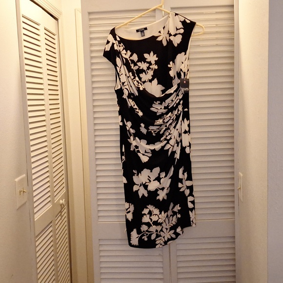 Dress with wrap around stomach area - Picture 2 of 4
